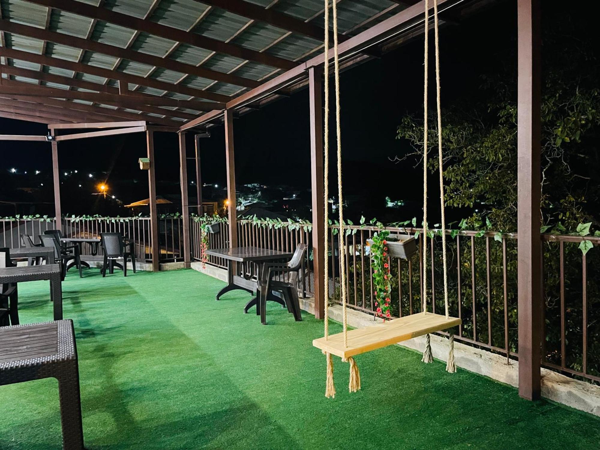 Guest House Royal Comfort With Terrace Kʼutʼaisi Exterior foto